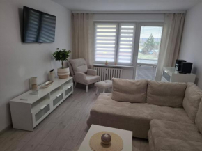Apartament z balkonem na parterze w bloku 3 piętrowym